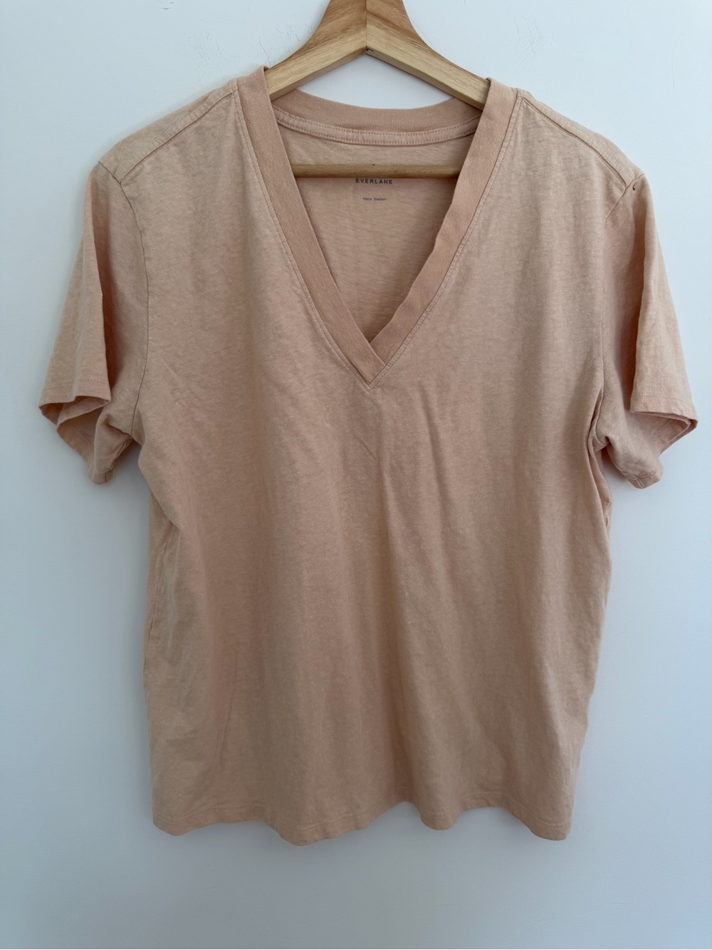 Everlane Peach V-Neck Short Sleeve Tee